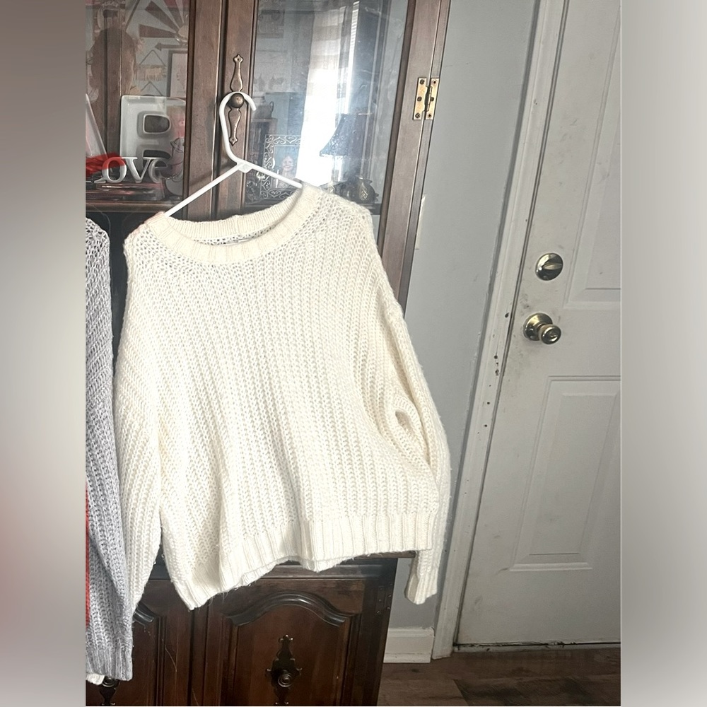 American Eagle crop sweater. Off white color. Size medium.